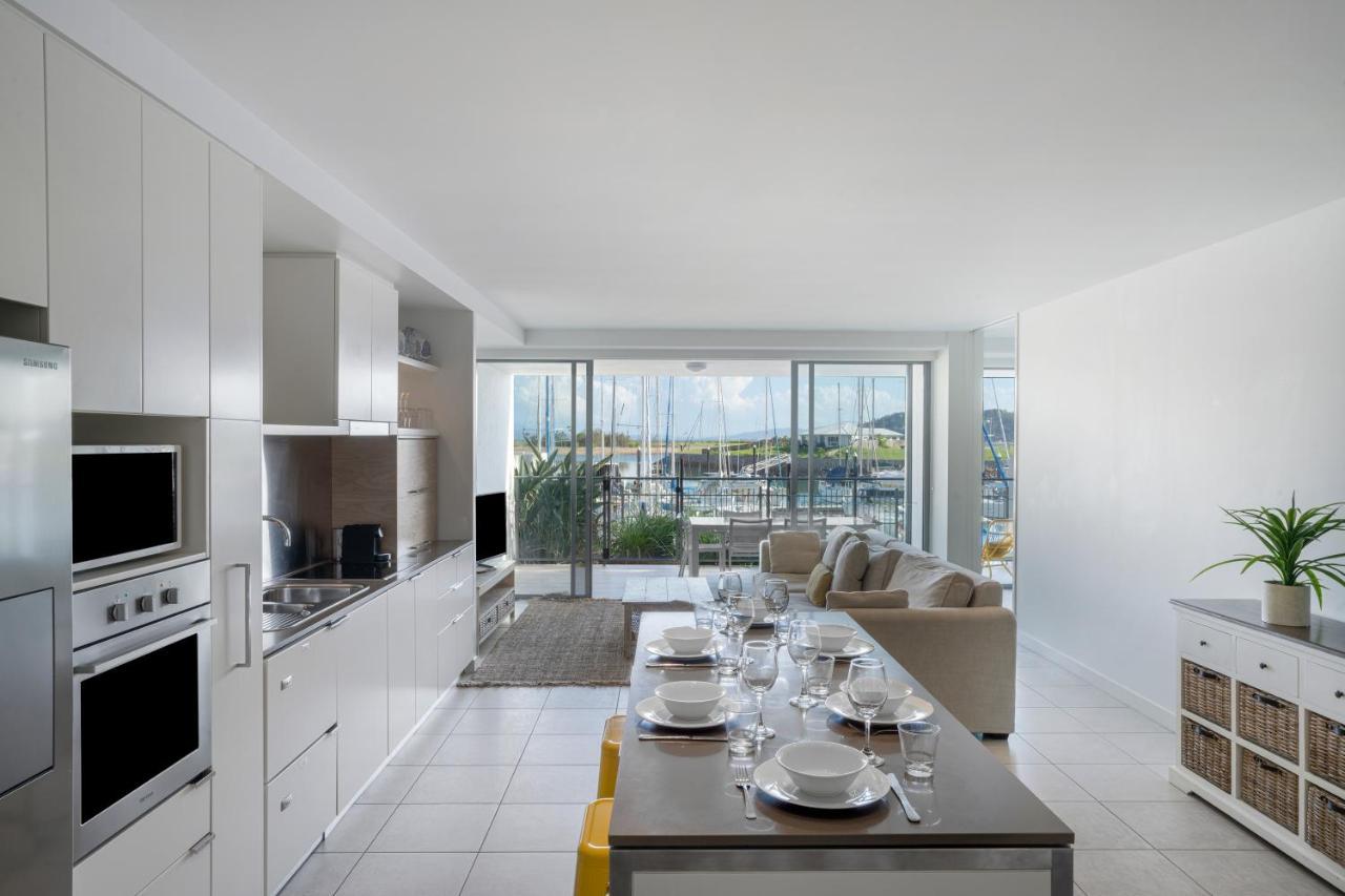Hotel Peppers Blue On Blue Nelly Bay Exterior foto The interior of a typical apartment