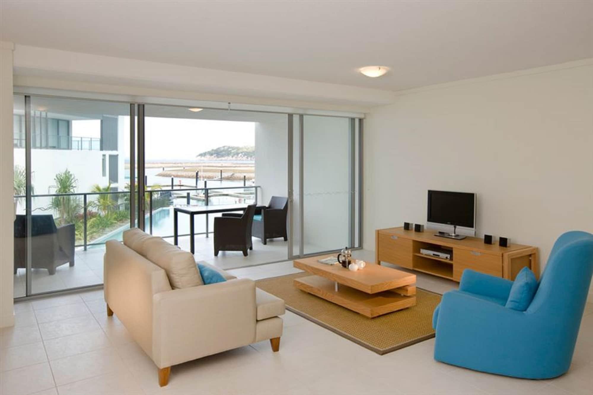 Hotel Peppers Blue On Blue Nelly Bay Exterior foto Living room