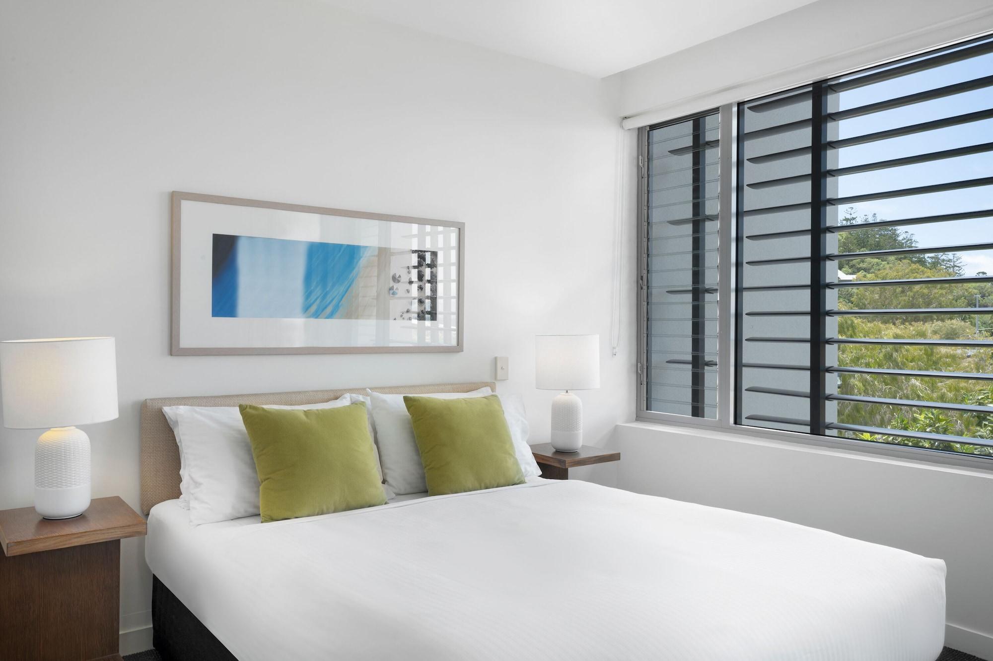 Hotel Peppers Blue On Blue Nelly Bay Exterior foto A bedroom at the hotel