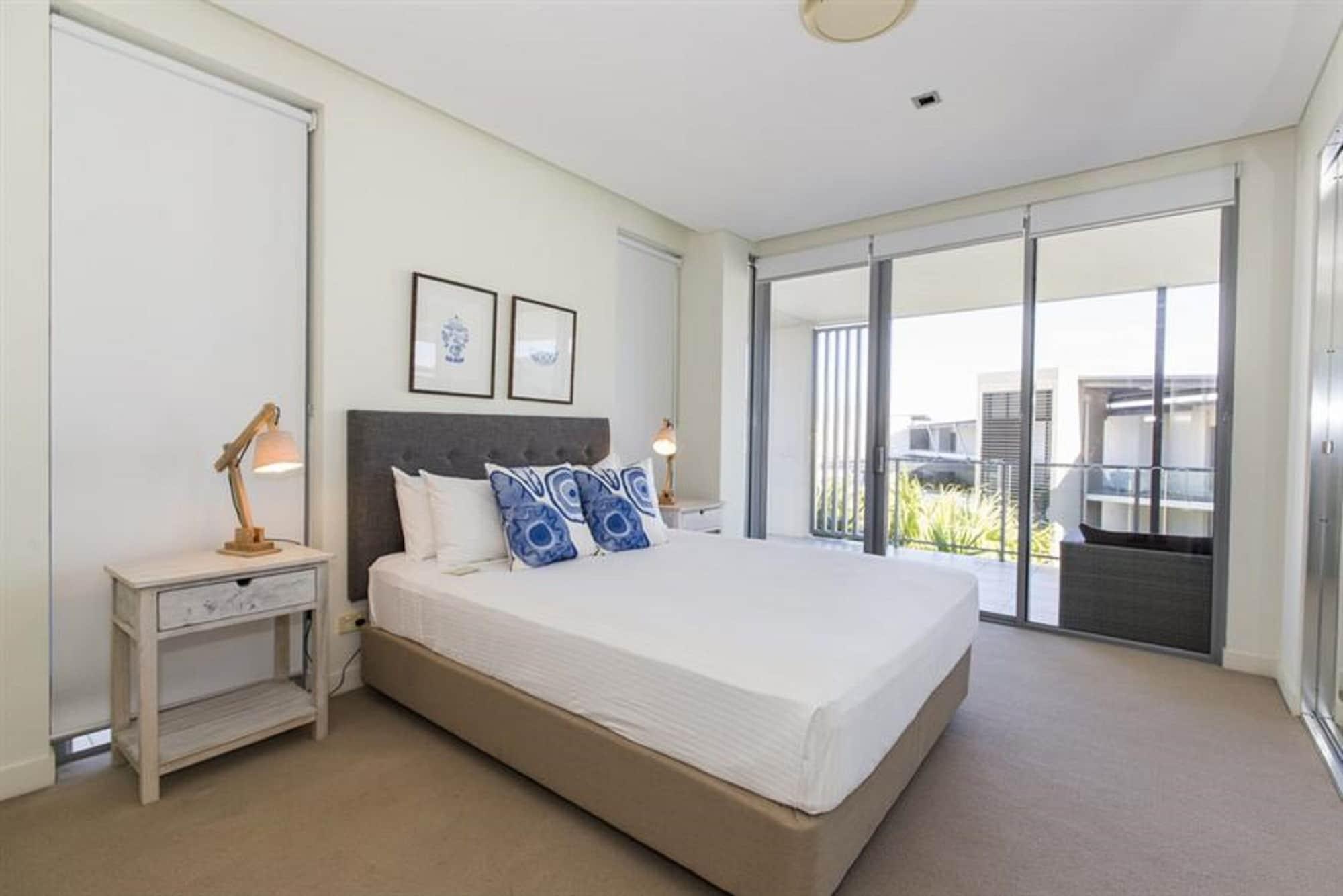 Hotel Peppers Blue On Blue Nelly Bay Exterior foto A bedroom in a typical apartment