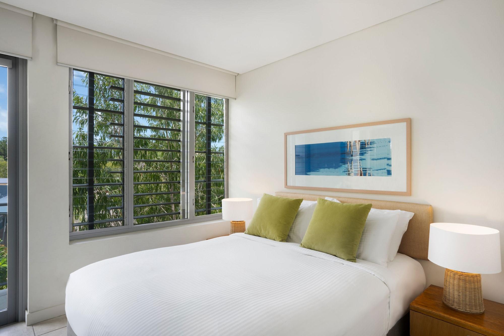 Hotel Peppers Blue On Blue Nelly Bay Exterior foto A bedroom at the hotel
