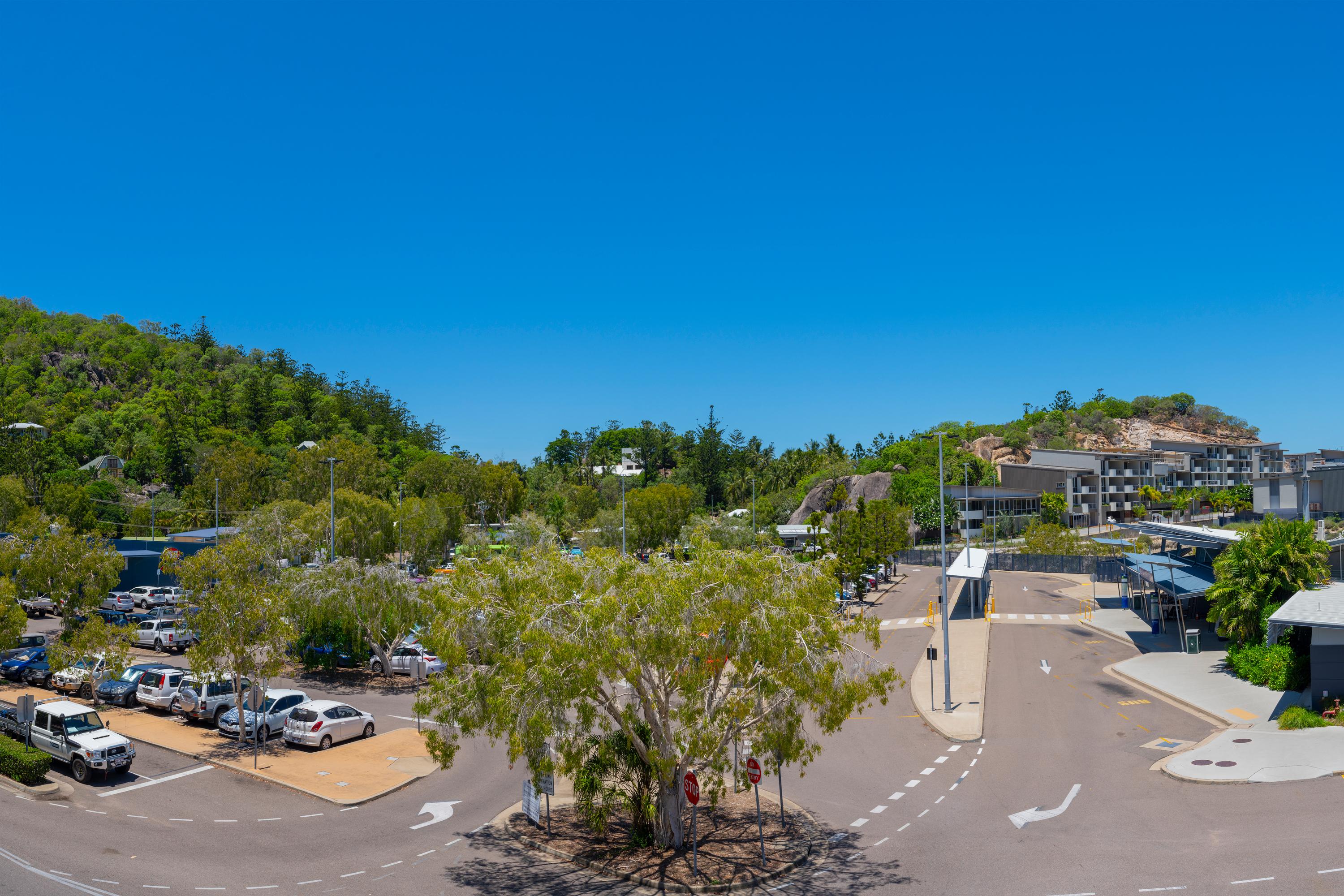Hotel Peppers Blue On Blue Nelly Bay Exterior foto Aerial view of the Village, 2016