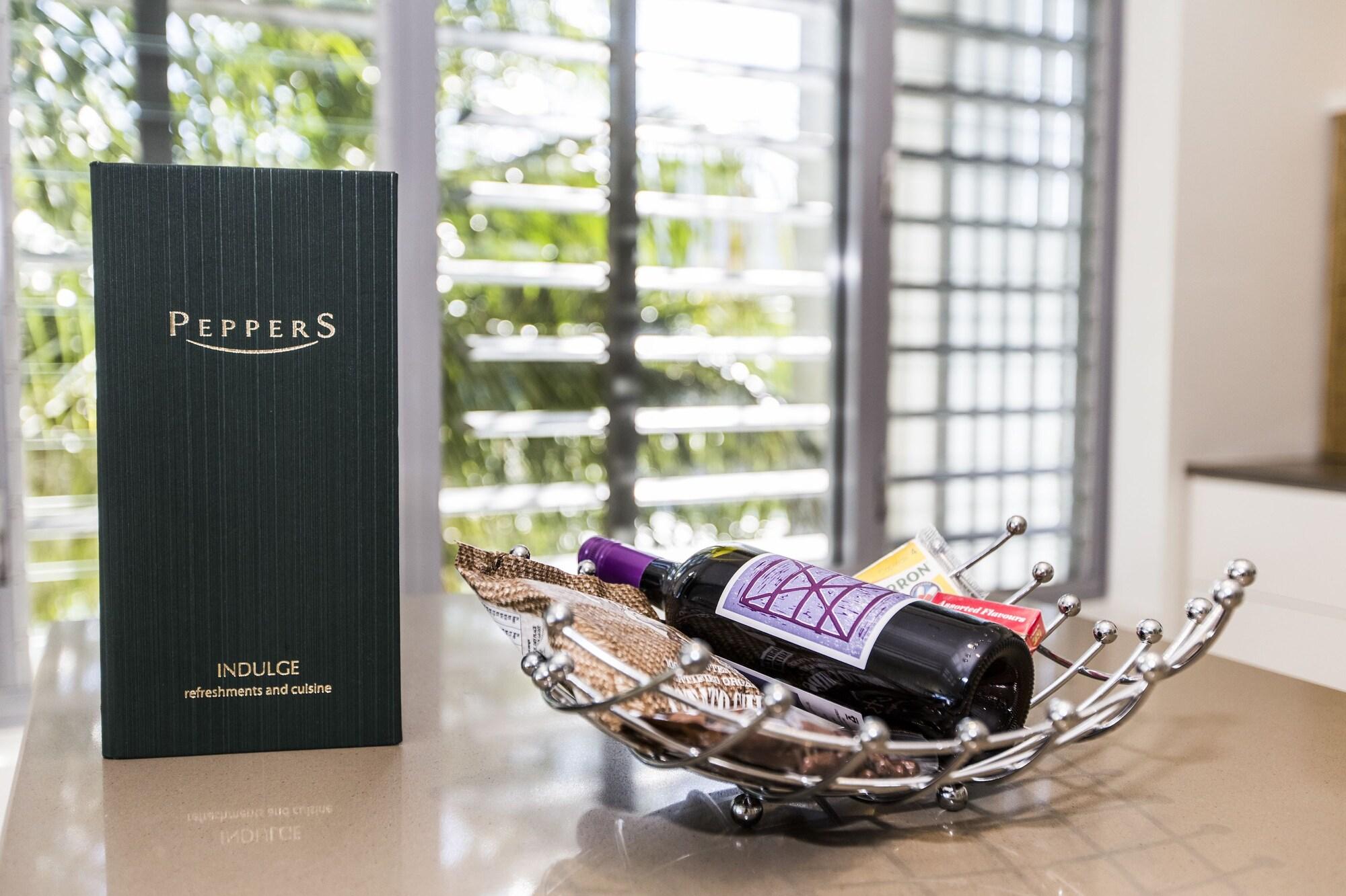 Hotel Peppers Blue On Blue Nelly Bay Exterior foto Pepper's menu