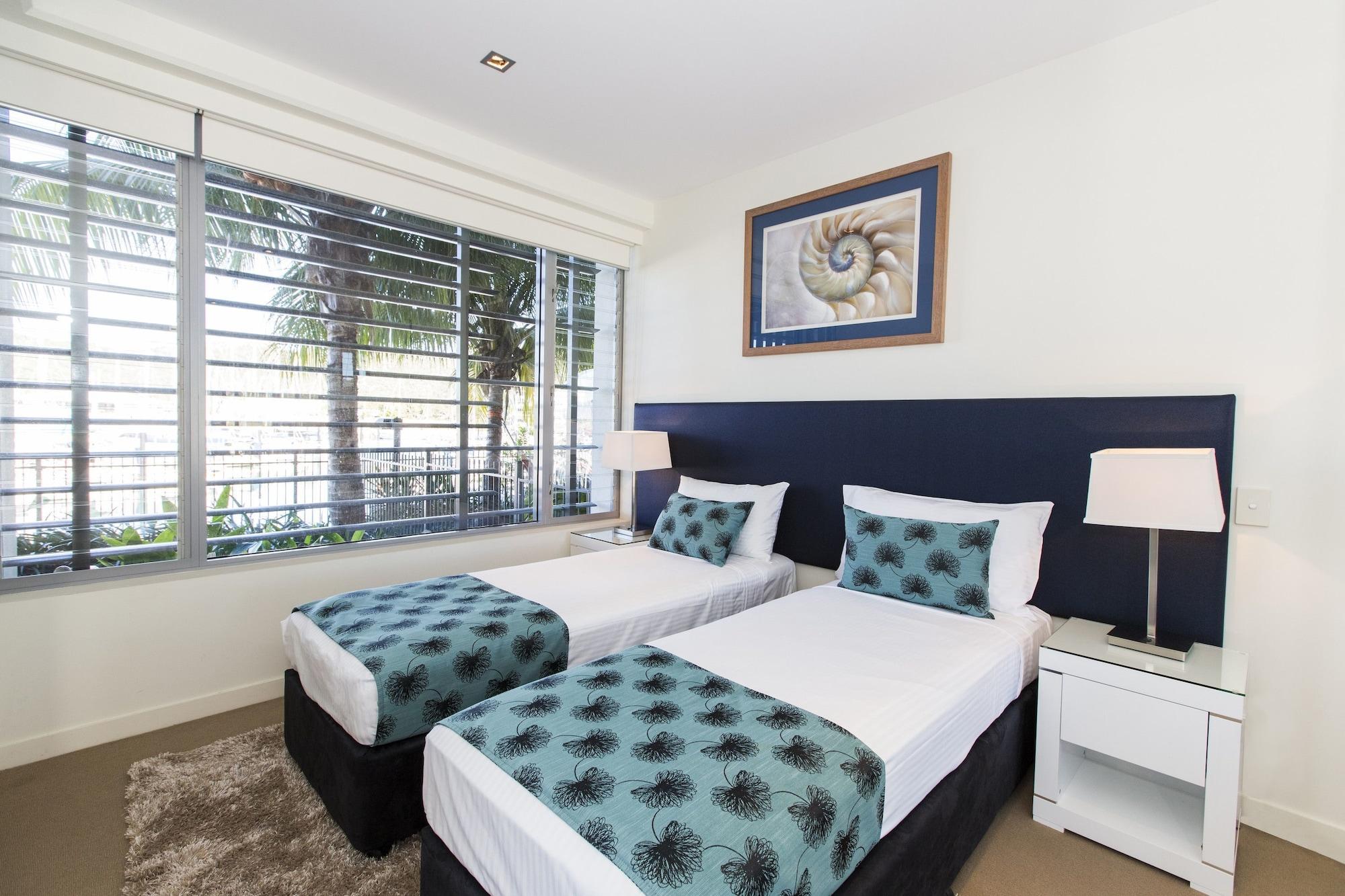 Hotel Peppers Blue On Blue Nelly Bay Exterior foto A bedroom at the hotel