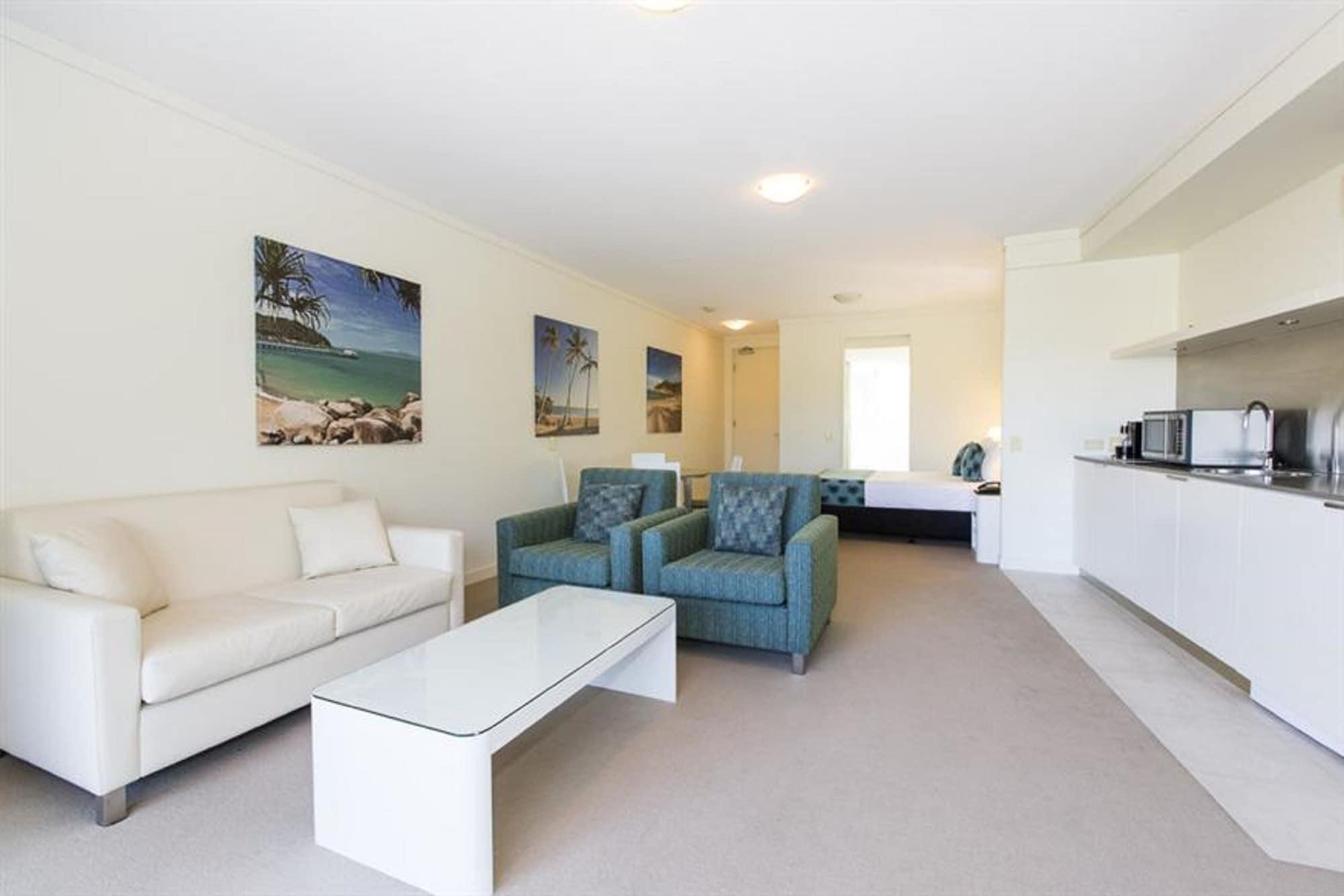 Hotel Peppers Blue On Blue Nelly Bay Exterior foto Studio apartment