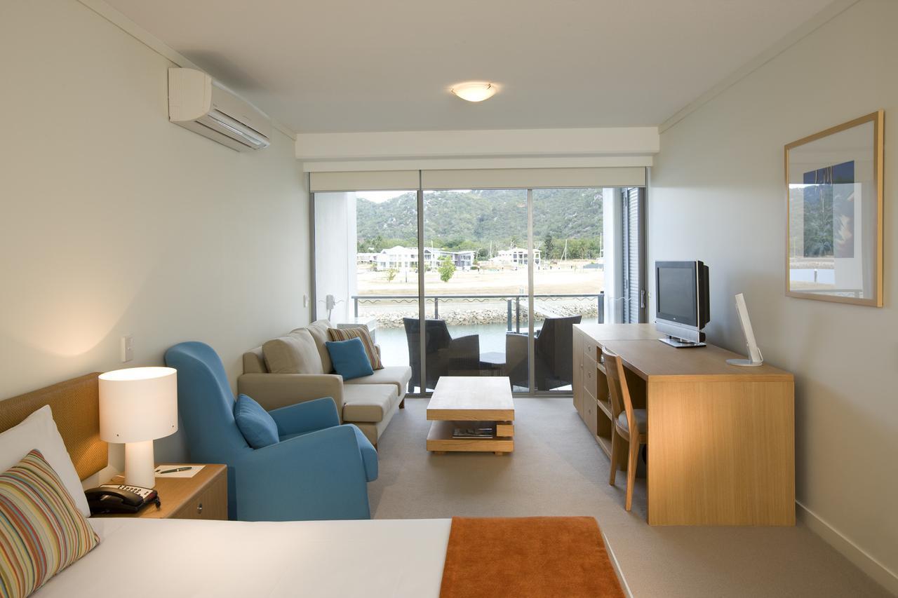 Hotel Peppers Blue On Blue Nelly Bay Exterior foto A typical apartment at the Village